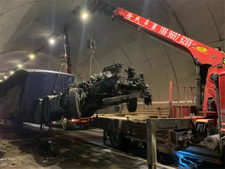 重庆隧道车祸今天图片