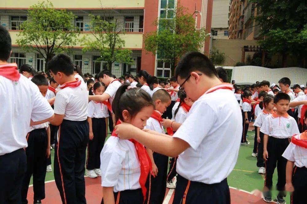 都匀六小南校区将在总校带领下,践行"与真知为友,与创造做伴"的校训