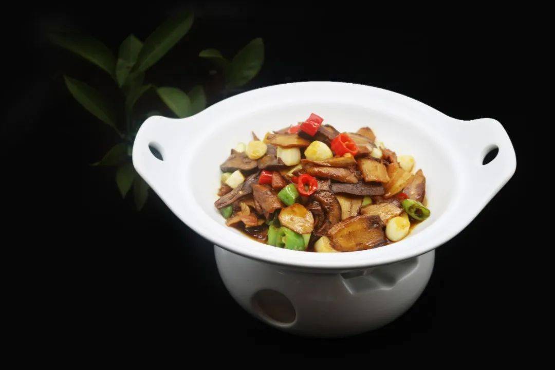 干锅牛肝菌香菇炖老鸡君临天下金雀花炒蛋毛豆米烩草芽金汤扒竹笋辣子