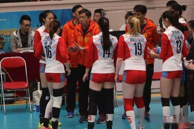 女排内讧风波功勋教练和球队核心对骂郎平爱徒动手打队友