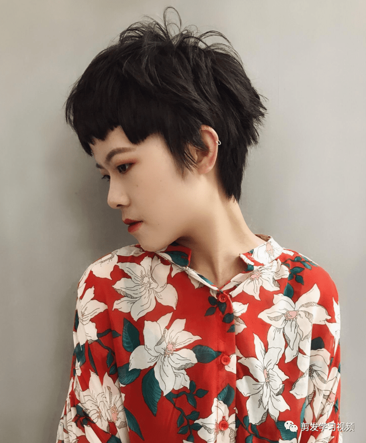 2020女生纹理烫发型推荐100款