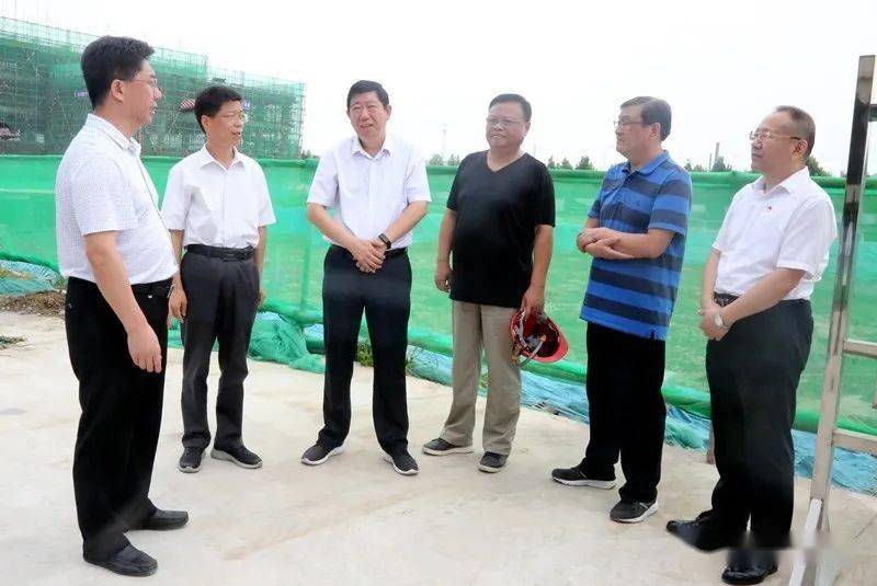 栗社臣, 郭树恒,刘磊等在 漯河技师学院新校区调研
