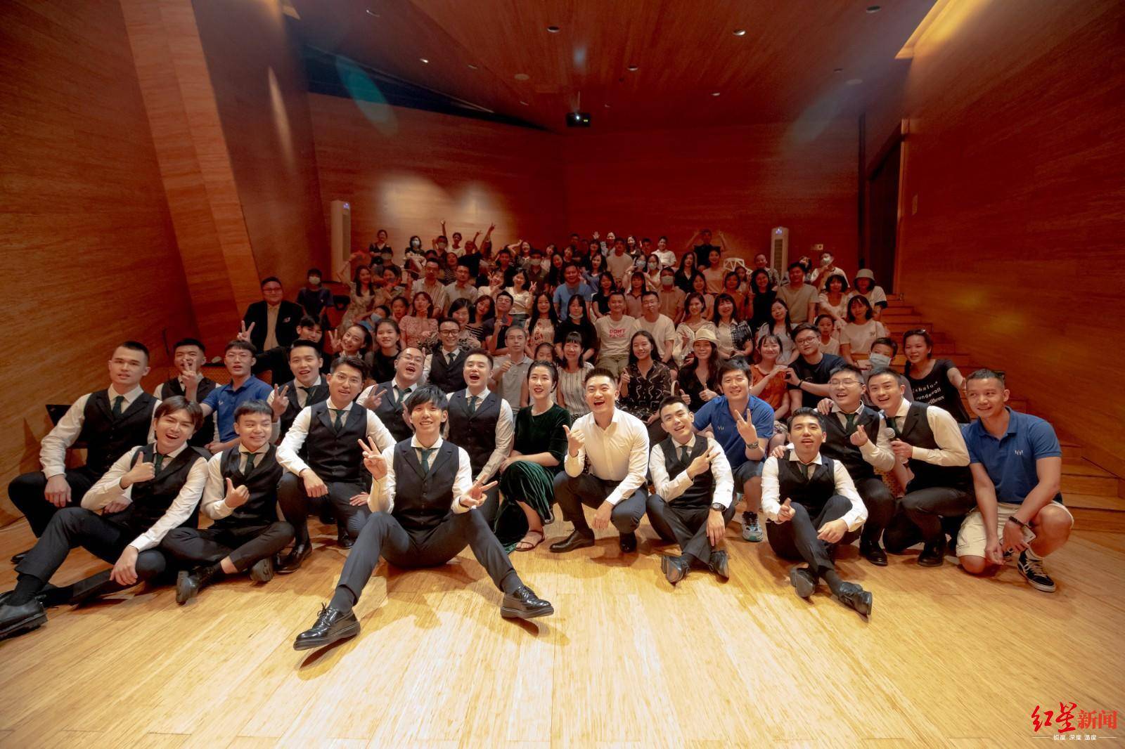 像成都人那样生活⑤丨一场"斜杠青年"室内合唱,为周末画上优雅休止符