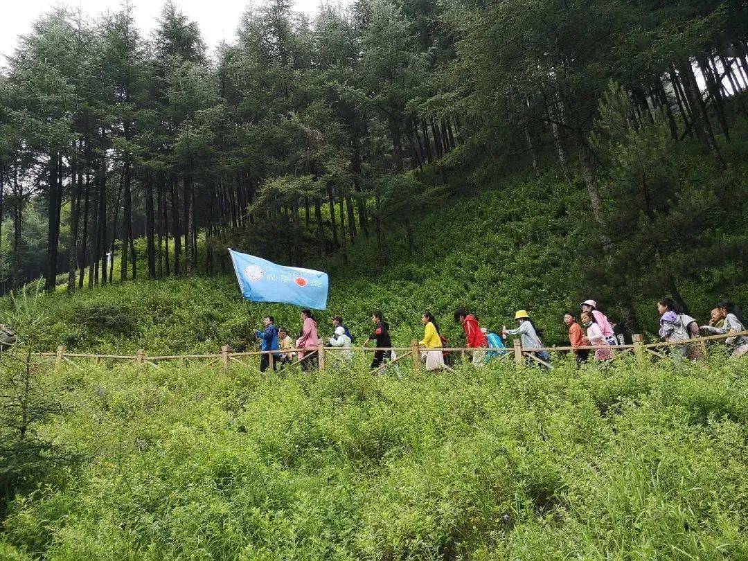 5公里紅軍長征小道至六盤山山頂參觀六盤山紅軍長征紀念館,通過親身