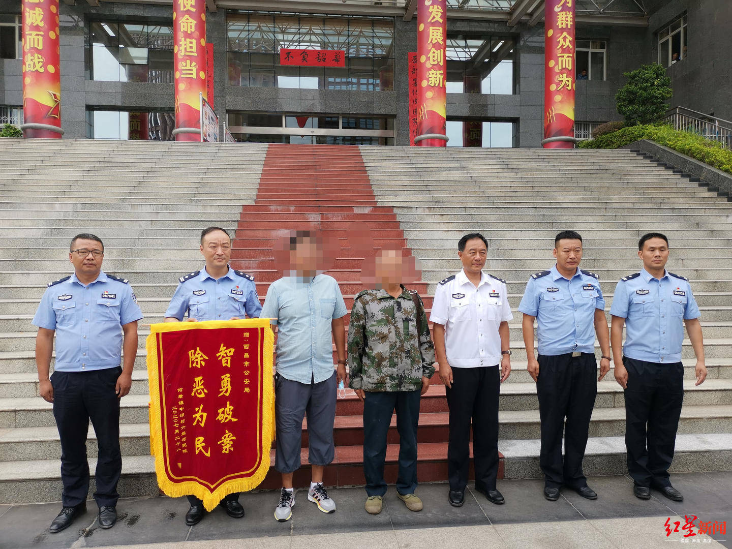 陈某的奶奶告诉红星新闻记者,他们家住西昌市佑君镇,孙女被害时才21岁