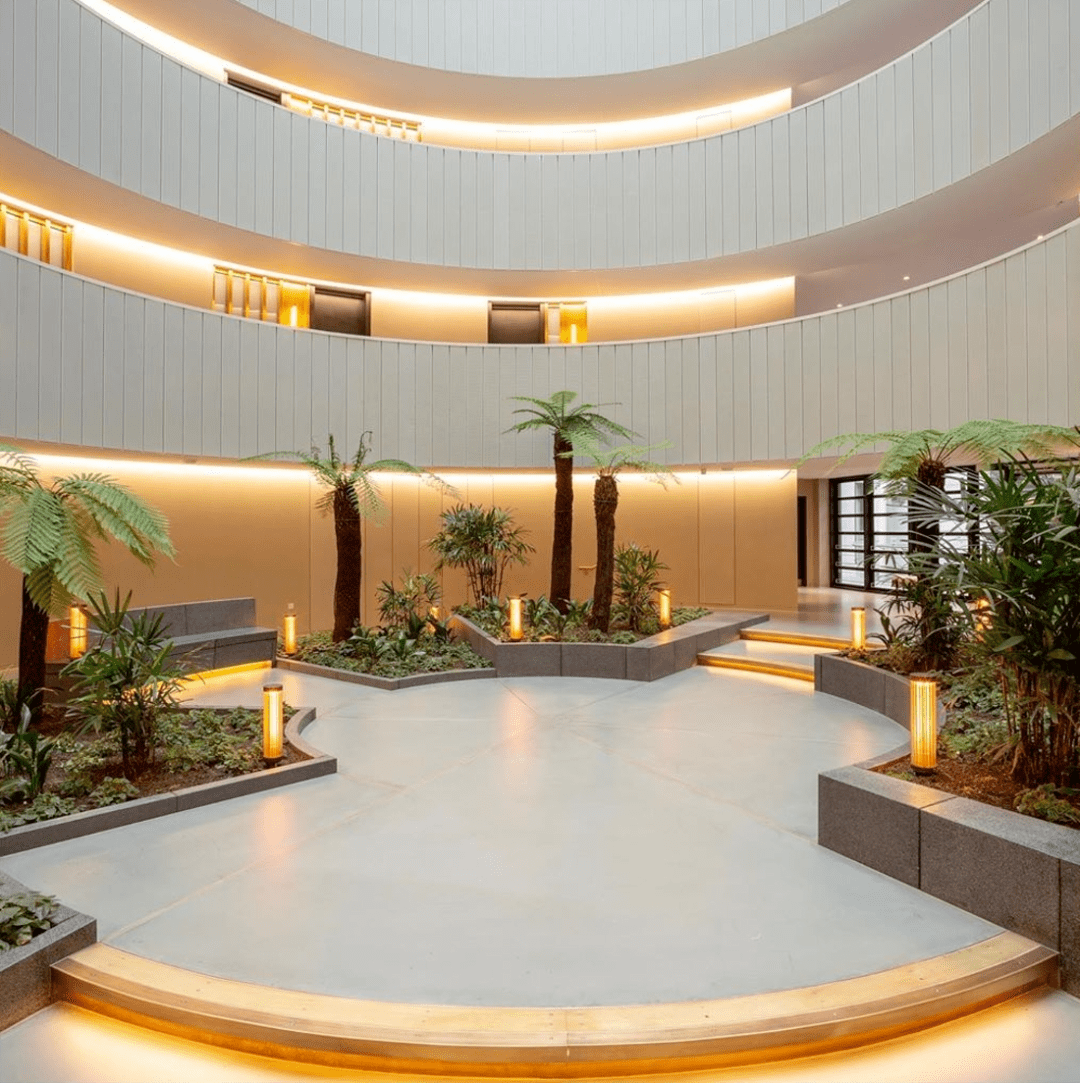 伦敦那个煤气包爆改的公寓,顶层复式样板房公开了,一套卖7000万_中庭