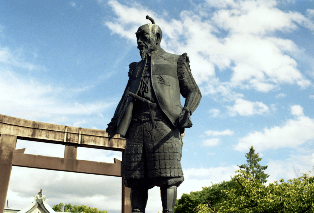 ""我第一次来到大阪城看到丰臣秀吉的雕像时,就觉得他太伟大了.