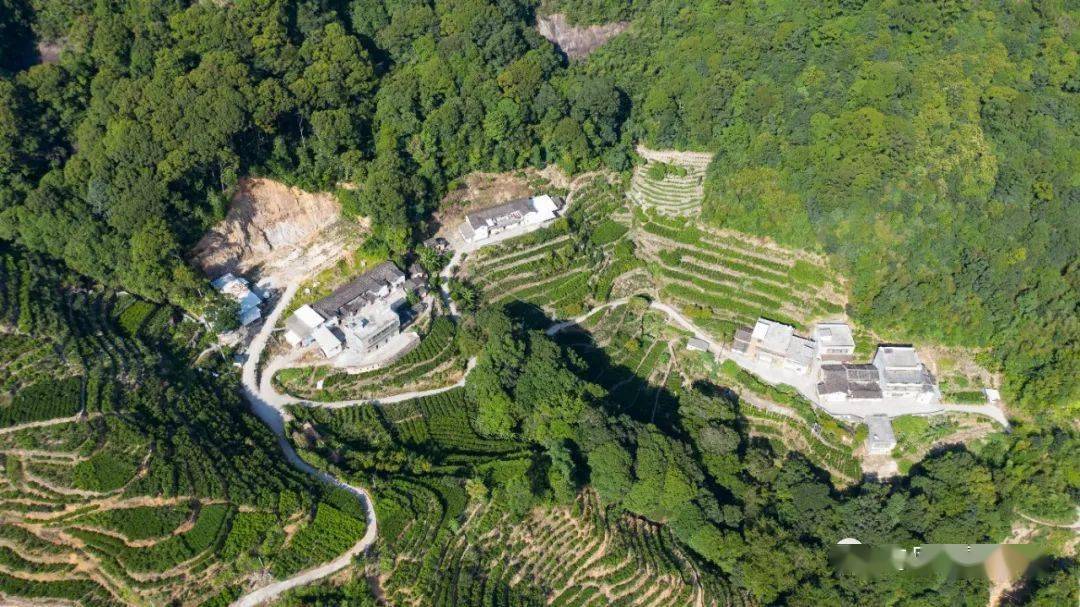 大垭山脚下的小村庄