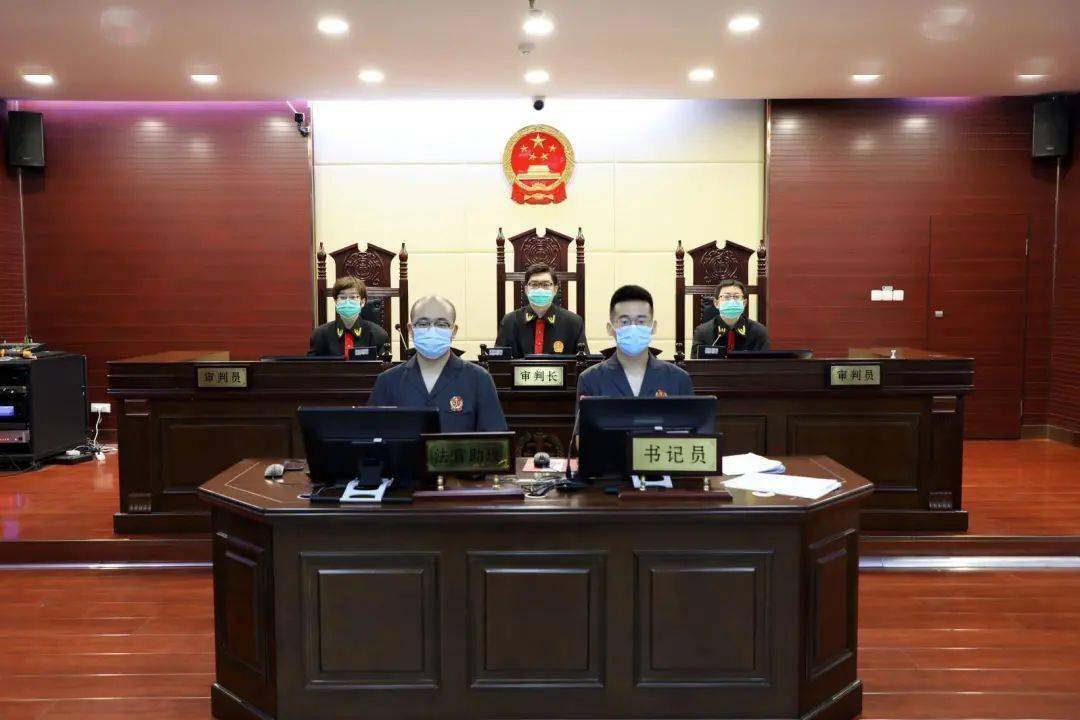 通辽市委原书记傅铁钢受贿,滥用职权一案一审开庭