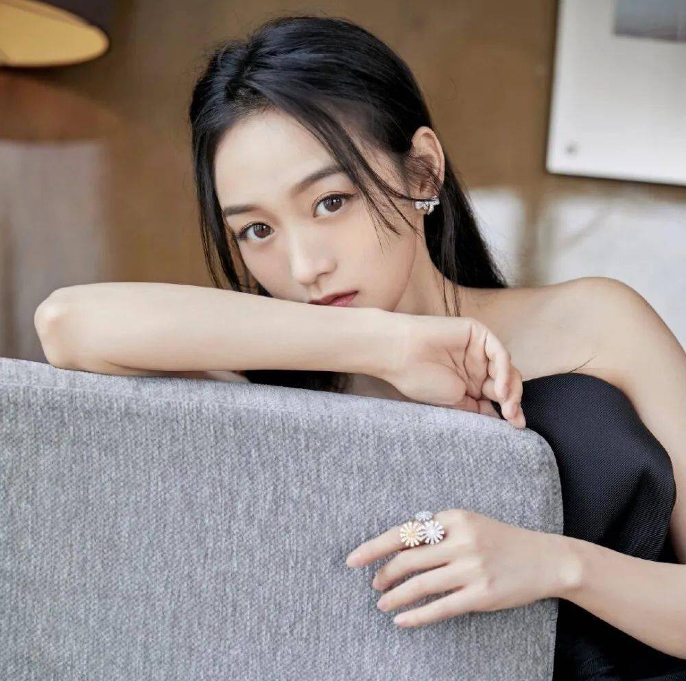 微信头像何泓姗