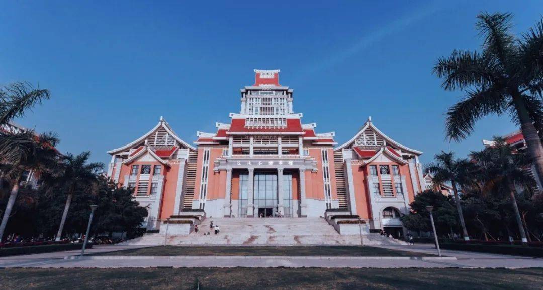 陈延奎图书馆万古云霄,都藏在这一本本书中书山为径,学海作舟纸香陪伴