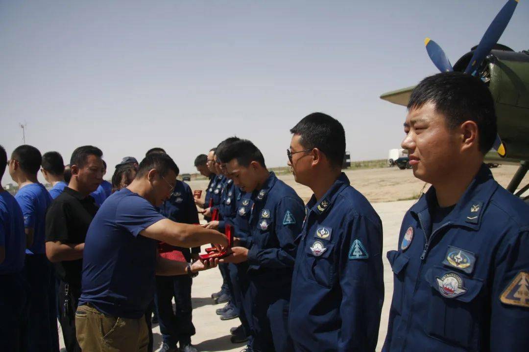 阿左旗科林草局开展八一建军节慰问活动