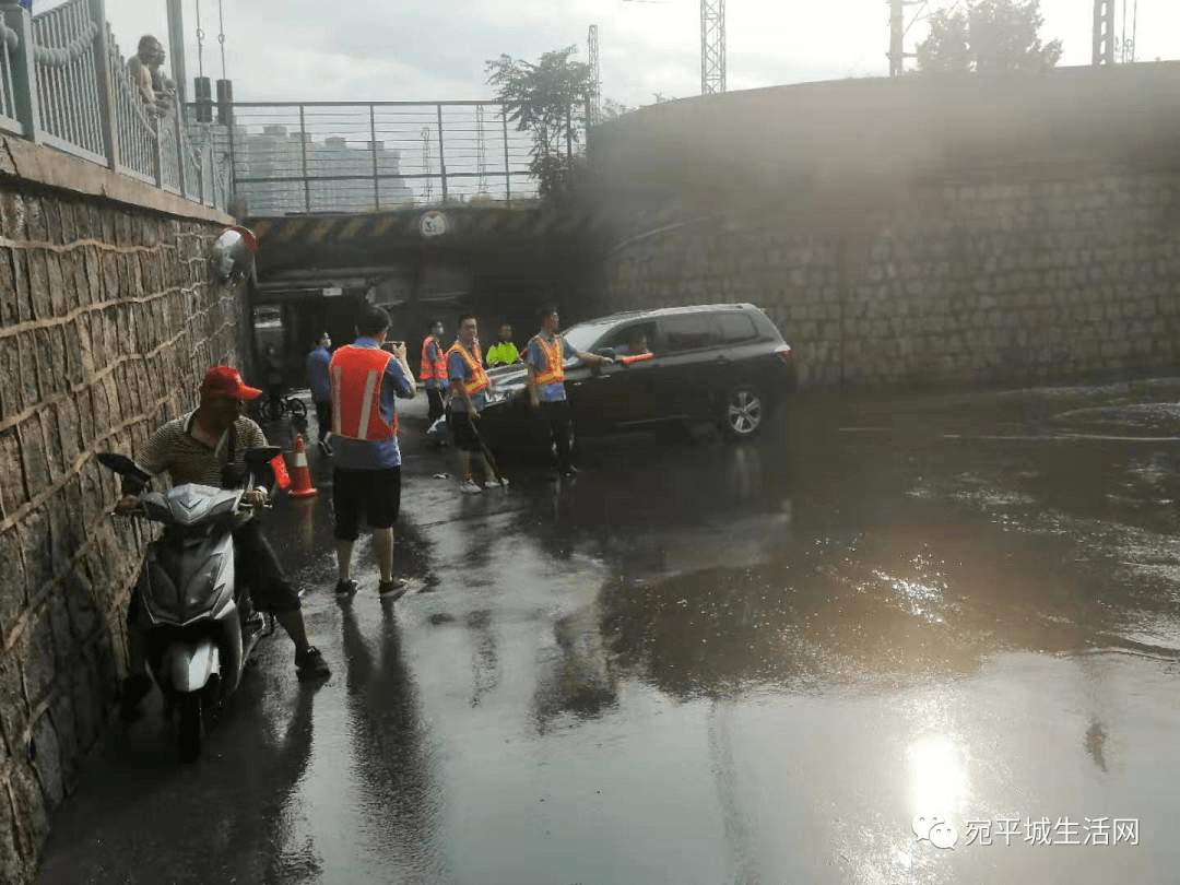 昨日暴雨致豐西橋洞積水嚴重無法通行今明兩天還有雷陣雨