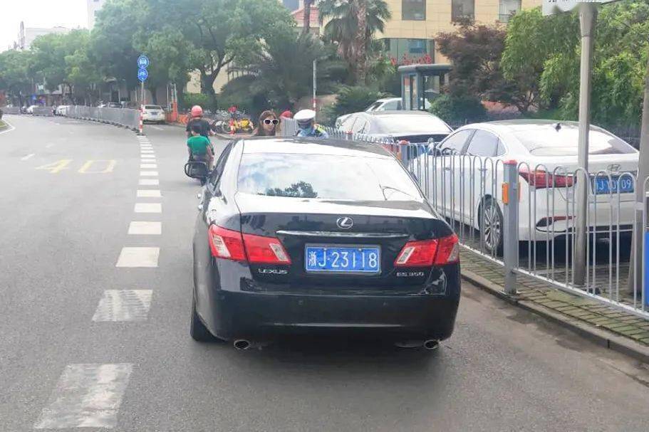 台州公安交警提醒道路千萬條,守法第一條鳴笛有風險,文明別靠嘴違法瞎