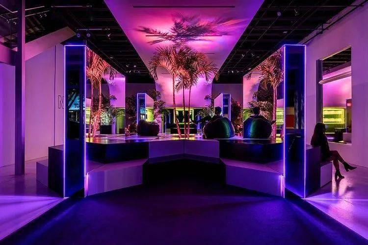 图:客户供图/ mosh world /霓虹闪烁的赛博朋克世界是魔都年轻人的