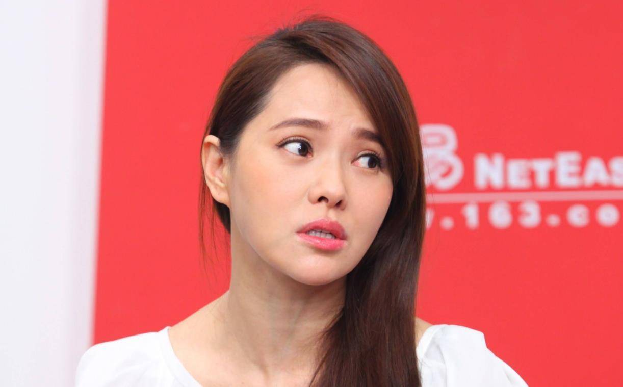 庾澄庆参加儿子毕业典礼不见伊能静综艺妻子张嘉欣气质抢镜