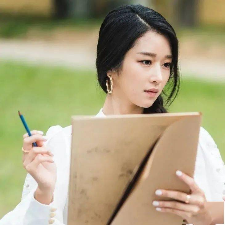 在徐睿知换了20对耳环后,金秀贤终于亲她了!_高文英