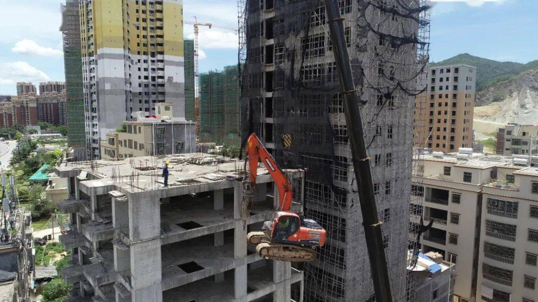 惠东多处高楼被拆,16层高的建筑被.