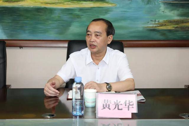 自治区党委副秘书长信访局局长卢万兵到广西法治日报社调研信访宣传