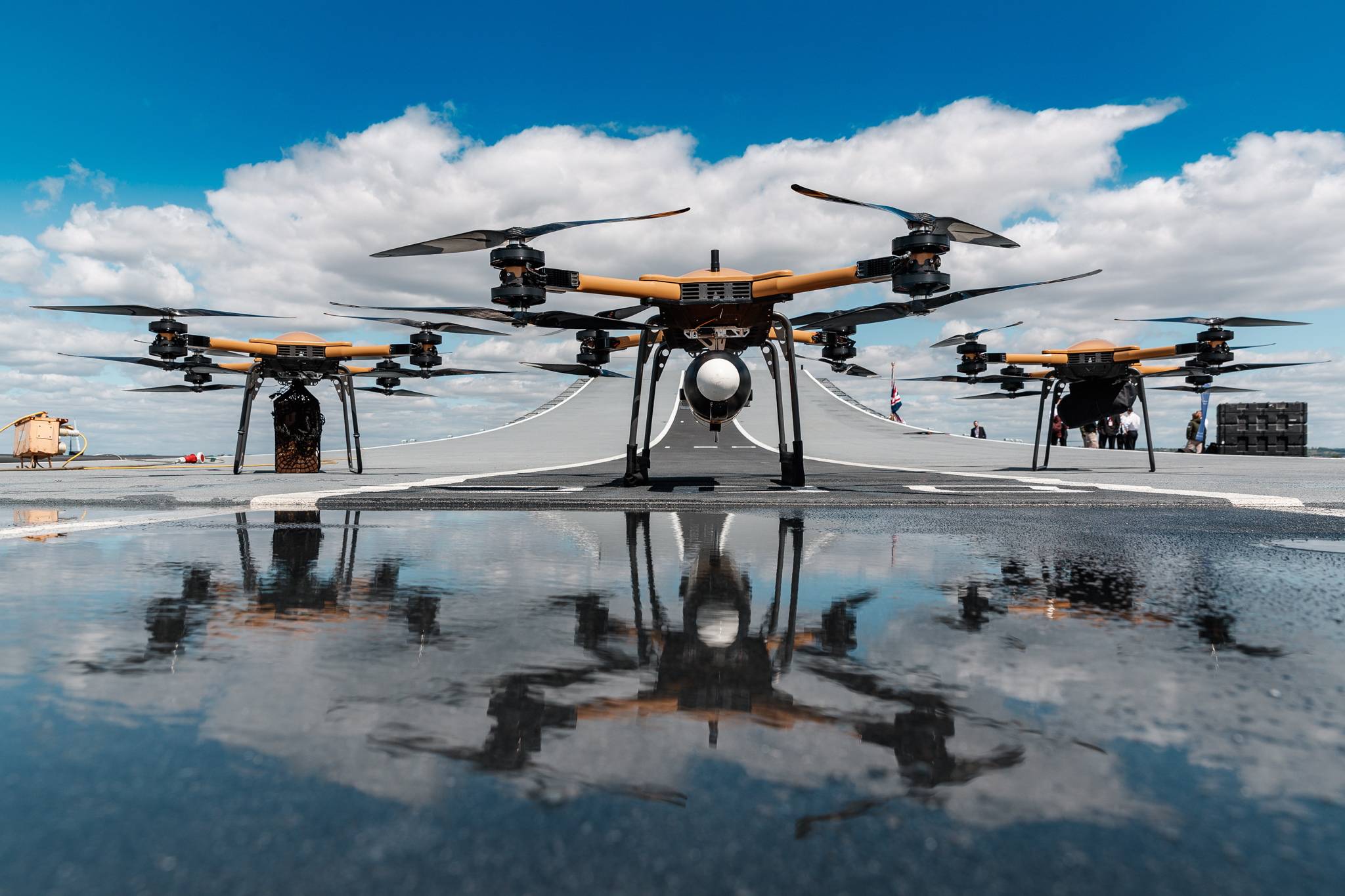 电动多旋翼?无人机登上英国海军航母,设想"改变游戏规则"