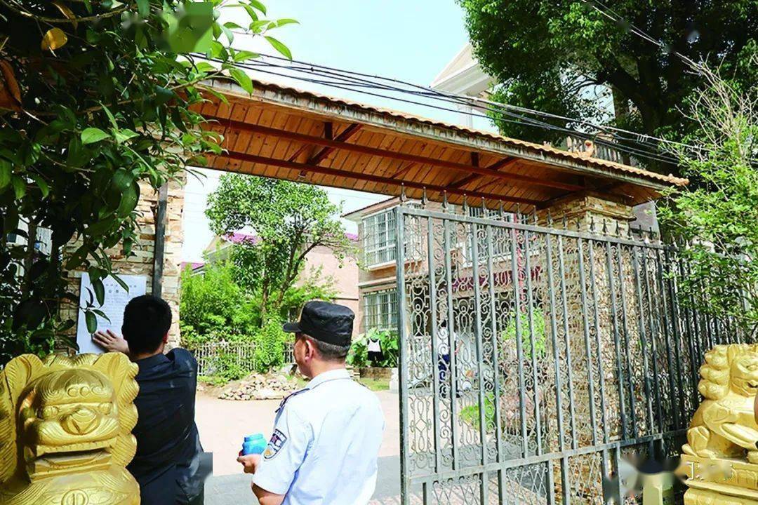 2019年12月18日,沙洋县人民法院依法对被告人黄登峰(今年49岁,屈家岭