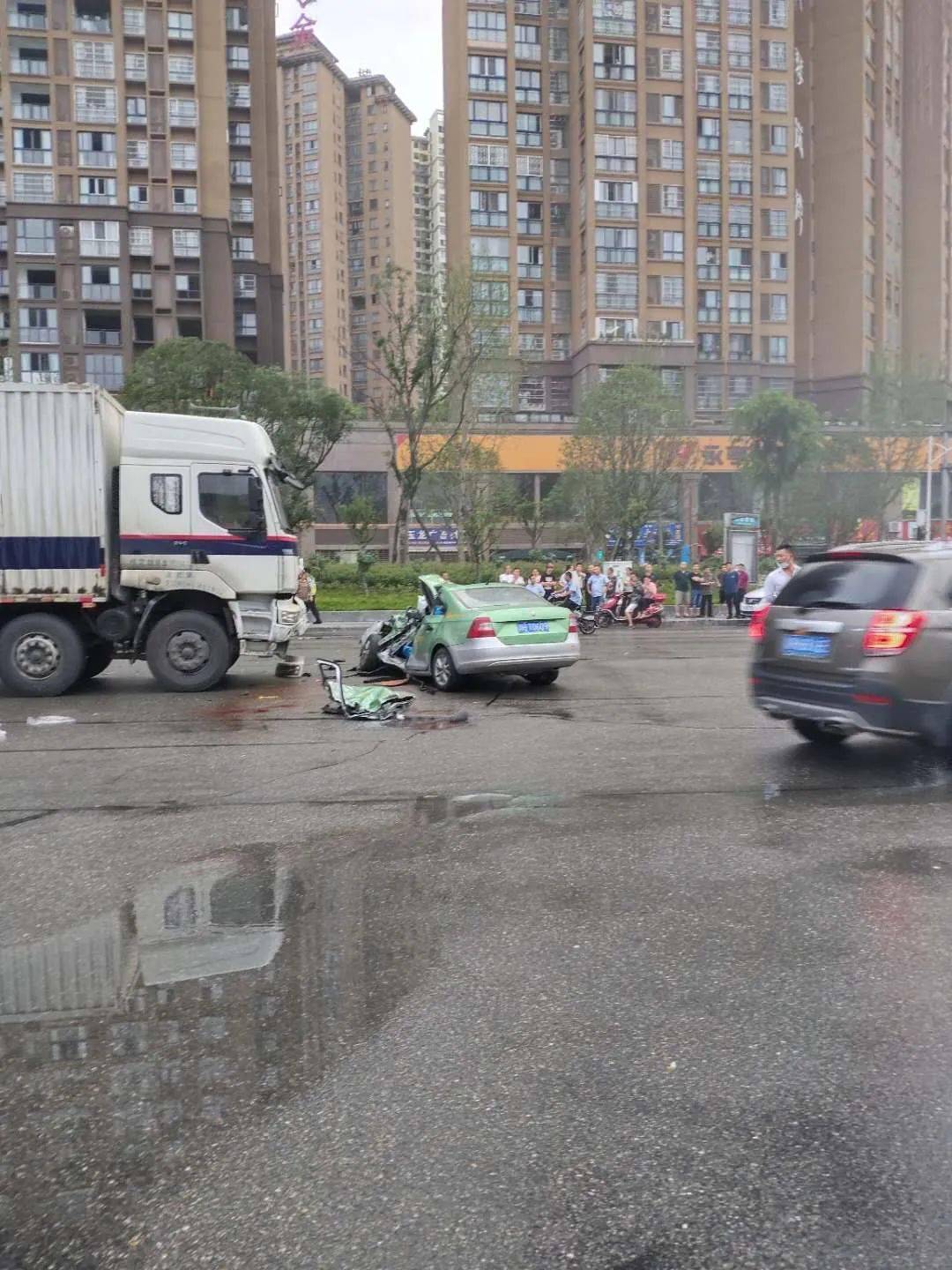 广元大石车祸图片