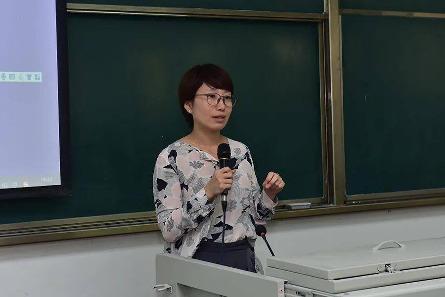 当天下午,央视驻四川记者站记者白璐结合自身多年的记者工作经验,从