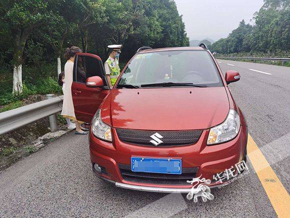 小车高速路上突然停摆 竟是油表"调皮"所致