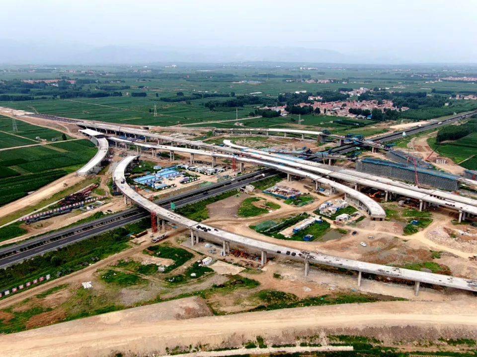 赞新台高速平邑互通枢纽主体工程施工完成