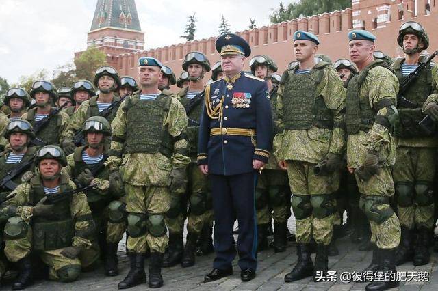 蓝色贝雷帽 海魂衫:俄罗斯隆重庆祝空降军成立90周年