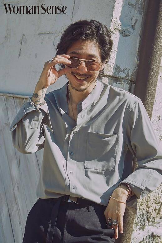 韩国歌手tigerjk最新杂志写真曝光