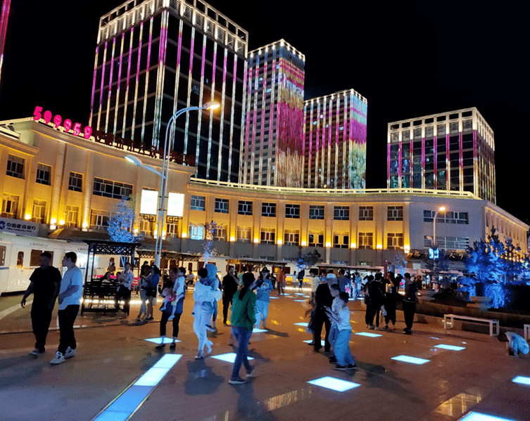 璀璨灯火点亮格尔木"夜经济"_夜市