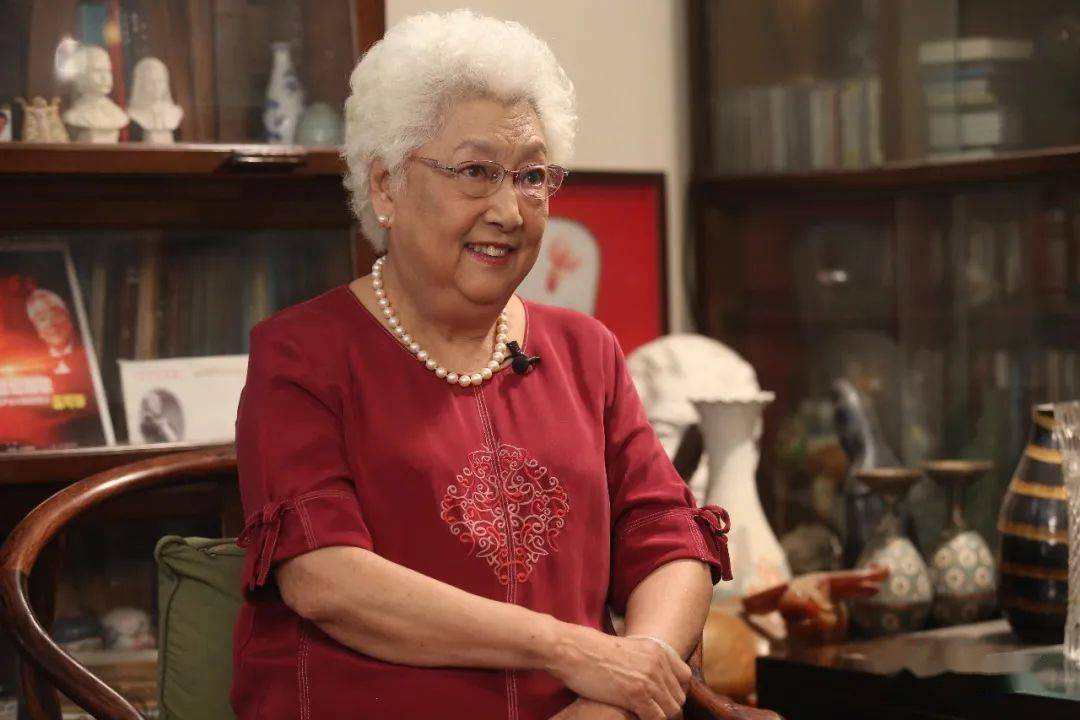 恭喜余笛升级当爸他向往的爱情就是老师温可铮和师母王逑的故事啊