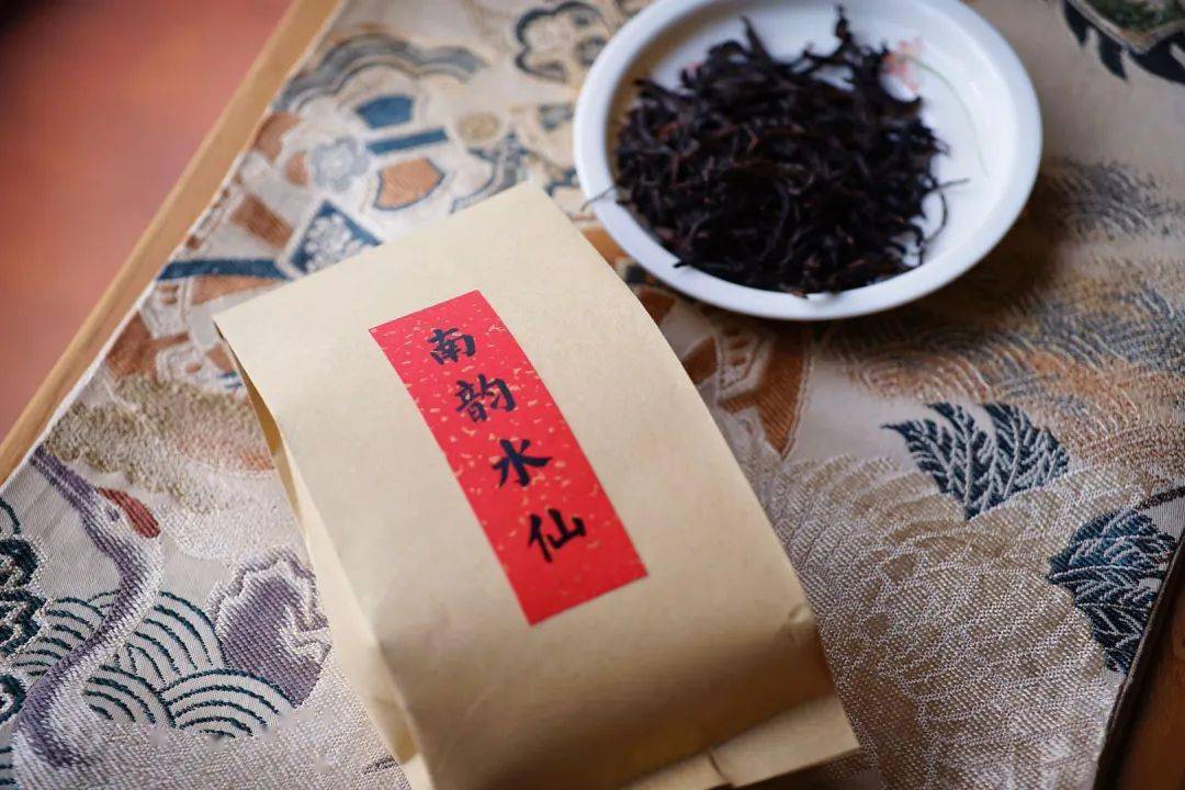 个中原委,我们慢慢道来.闽南水仙与闽北水仙,同根同源却又不同命.