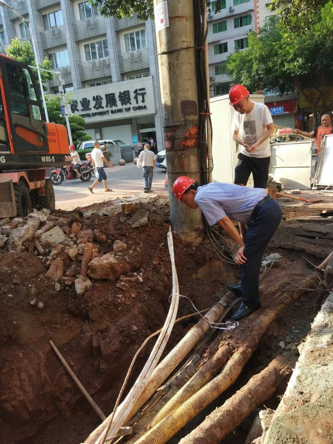 涪陵城为何大面积停水近一天?来看紧急抢修全过程