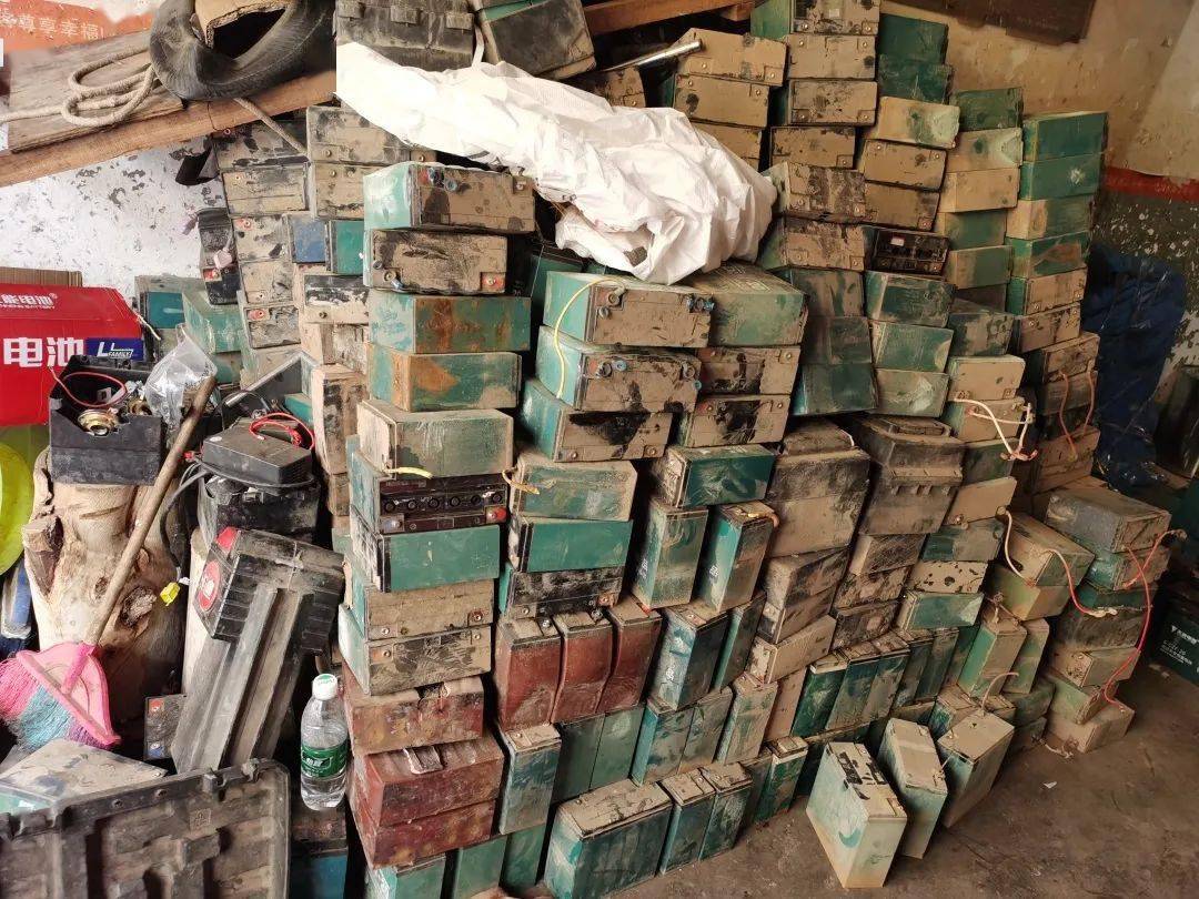 看会东丨联合执法组对废铅蓄电池进行全面排查