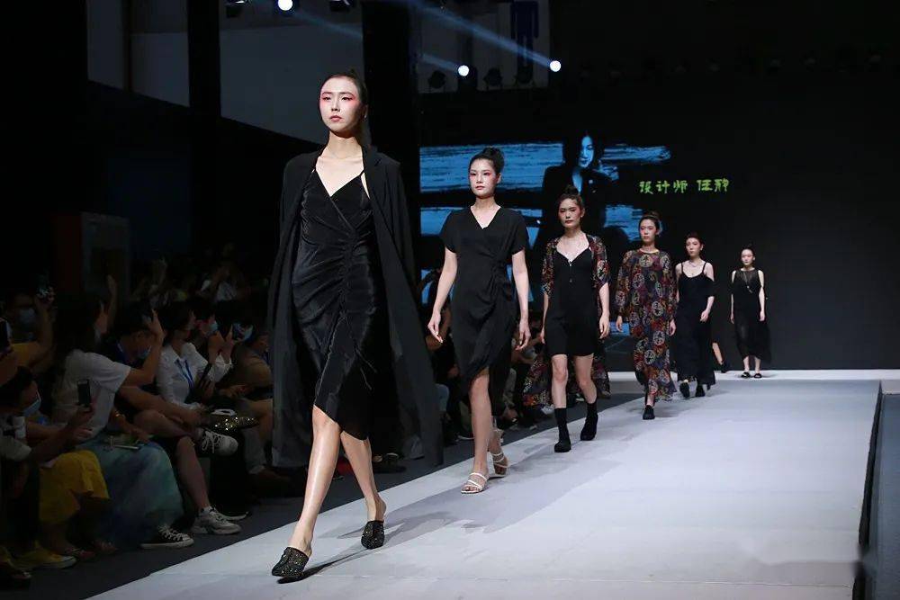 现场| 第24届杭州纺织服装供应链博览会开幕 精彩不断