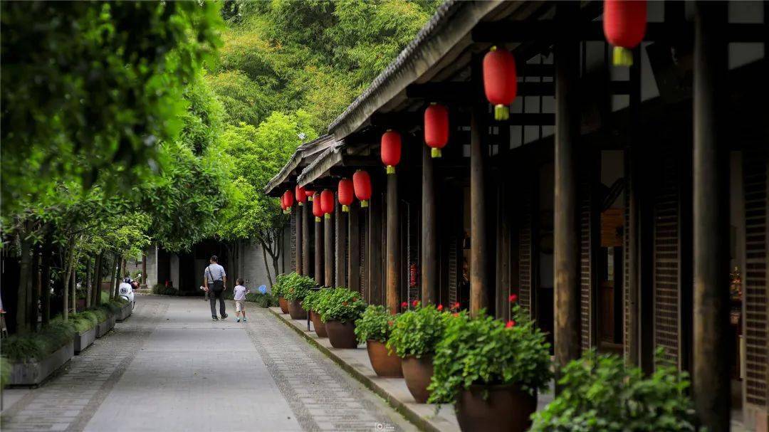 觀古建築巍峨共學佛理,賞觀音寺絕倫壁畫願意陪我在新津生活熙熙攘攘