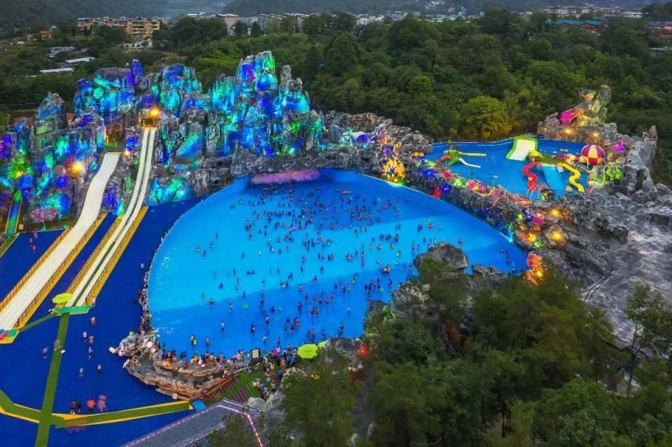 平方米藏身于溶洞之中洞天海啸共10000余平方米水域『有风有海才能浪?