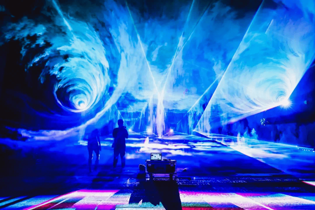 超炫极光秀震撼开场!硕基一品营销中心暨样板房盛大开放