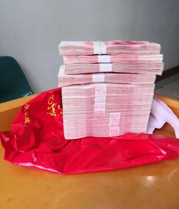 法院施巧计逼包工头履约五名农民工领到18万血汗钱