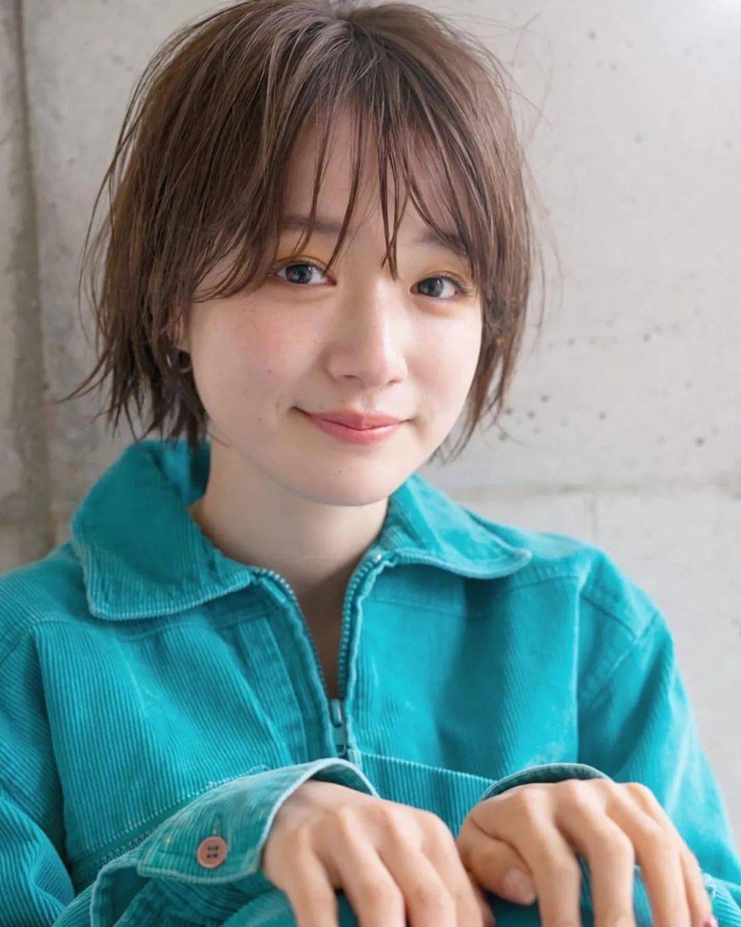 第一次见到剪超短发的女生能这么温柔可爱耶