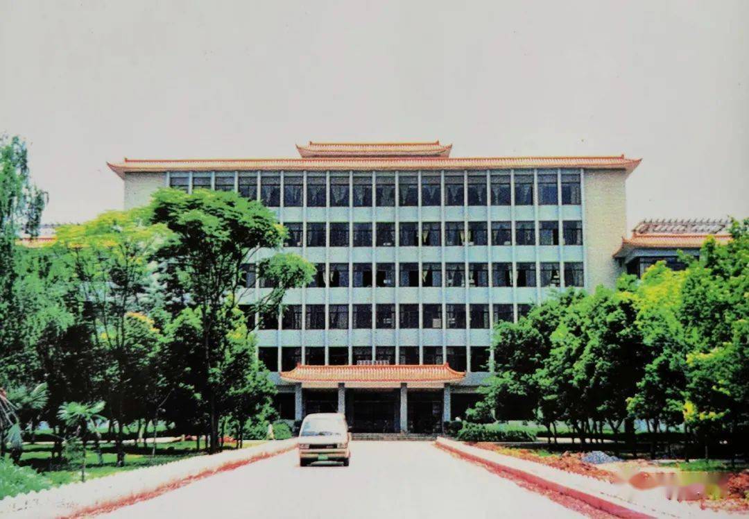 1994年英德撤县设市,此处由县政府转变为市政府,成为英德撤县设市的