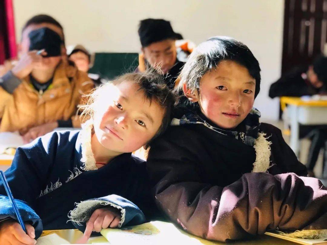 两个人的公益队伍藏区支教8年他们却说不要抱有改变别人命运的想法