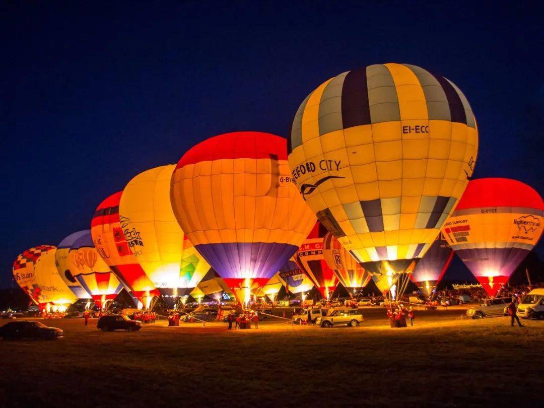 8月8日相约线上看布里斯托热气球节灯光秀