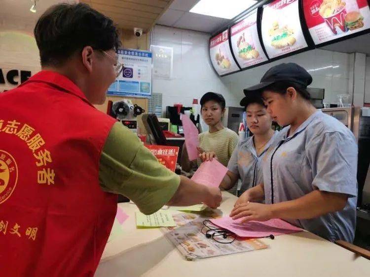 昨天金浦街上出动这么多人为了