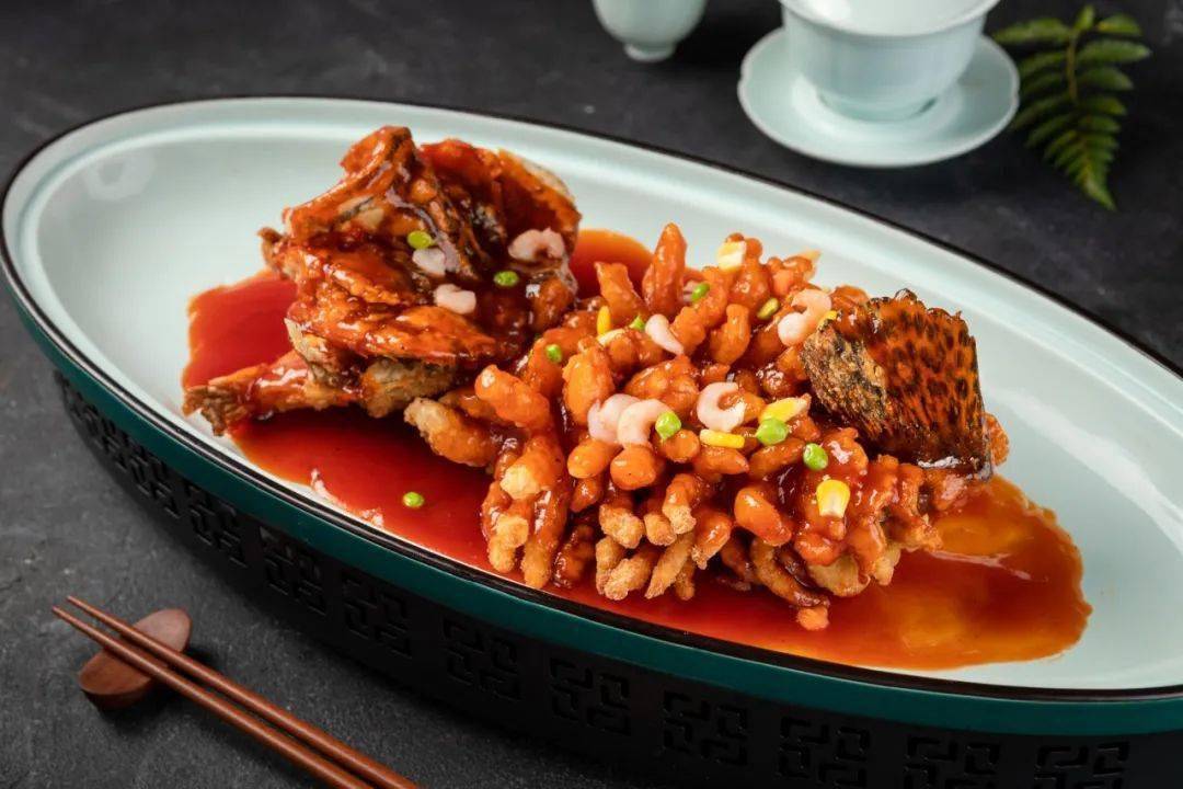 精致的苏州人,连冷菜都花足了心思,颇具江南特色的冷菜提篮中包含了熟