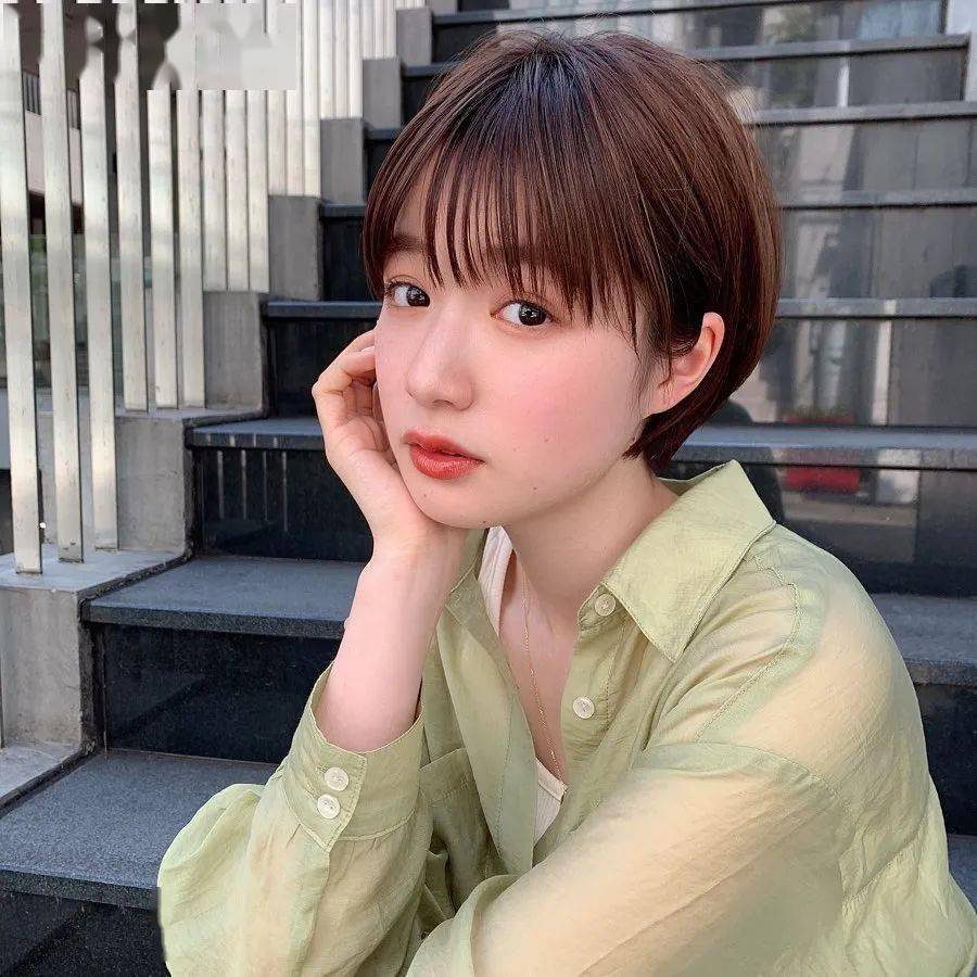 第一次见到剪超短发的女生能这么温柔可爱耶