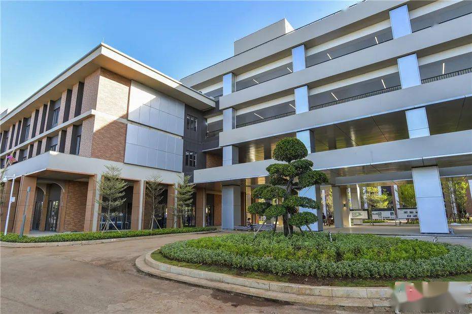 海口哈罗公学通过验收检查有利自贸港吸引人才