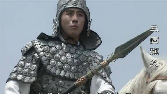 三国演义赵子龙浑身是胆一杆银枪上前去想要抢回阿斗